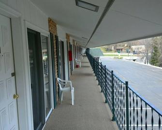 Brentwood Motor Inn - Marquette - Μπαλκόνι