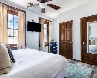 Walk Everywhere! Near Marion Square & King Street's Best Restaurants + Shops - Charleston - Camera da letto