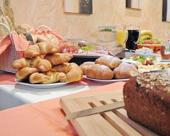 Pension Paradiesgartl - Amstetten - Buffet
