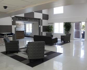 hom hotel + suites, Trademark Collection by Wyndham - Gainesville - Lobi
