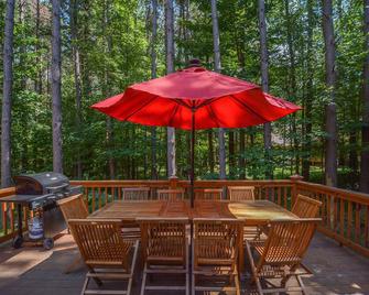 Knotty Pines | Dock Slip + Near State Parks - Oakland - Patio
