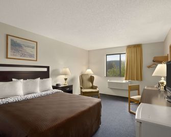 Super 8 by Wyndham Williams Lake BC - Williams Lake - Bedroom