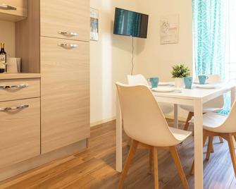 Ora Apartment Centro Desenzano Del Garda By Case Al Lago - Desenzano del Garda - Dining room