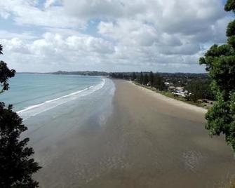 Anchor Lodge Motel - Orewa - Beach