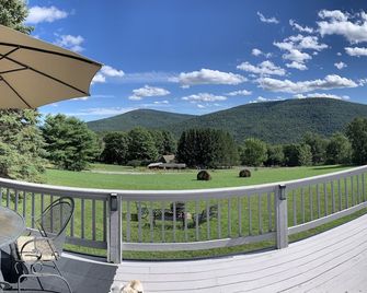 Mountain Chalet with Breathtaking Panoramic Views - Fleischmanns - Balcón