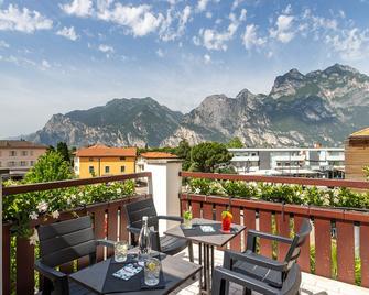 Hotel Santoni Freelosophy - Nago–Torbole - מרפסת