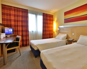 Best Western Palace Inn Hotel - Ferrara - Schlafzimmer
