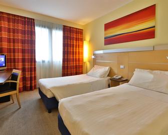 Best Western Palace Inn Hotel - פרארה - חדר שינה