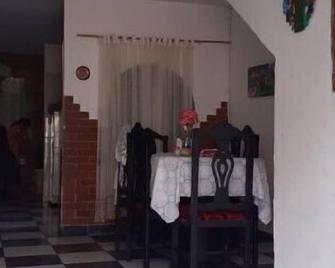 2 Bedroom Apartment In One House! Perfect For Travelers And Locals! - Ibagué - Dining room