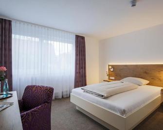 Hotel Hirsch - Leonberg - Bedroom
