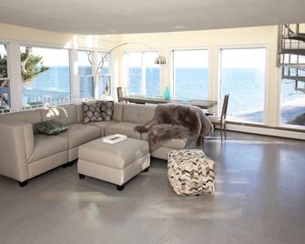 Casa Playa - Secluded Oasis on the LI Northfork - Wading River - Living room