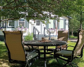 Slice of Heaven. Vacation or Workation - Perfect Get-Away by the River and Trail - Carbondale - Patio