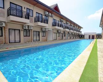Dream Golftel by Dream Residences - Manolo Fortich - Piscina
