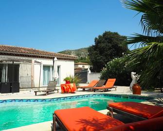 Promotion! Villa Of 50m2 At The Foot Of Ste Baume With Private Pool - Gémenos - Piscine