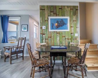 Oliver's Place by the Inn! - Joe Batt's Arm - Salle à manger