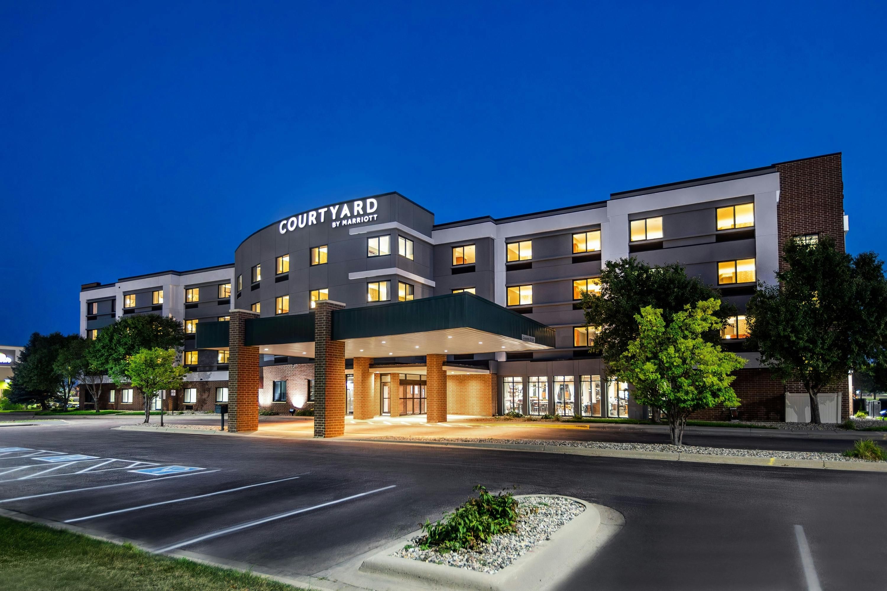 Courtyard by Marriott Sioux Falls - סו פולס - בניין