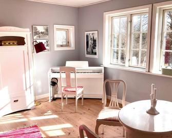Stylish farmhouse in the country for 4-10 people (+ 2 children) - Bredaryd - Comedor