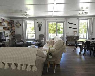 Three D's Cottage - Havelock - Salon