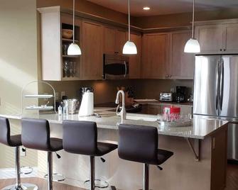 2 Bedroom Loft across from Casino! - French Lick - Kitchen