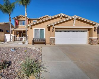 Spacious Lake Elsinore Home w/ Pool & Hot Tub! - Lake Elsinore - Budova