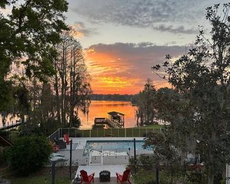 Lakeside Adventure Retreat | Heated Pool, Game Room & Private Dock | Optional Boat Cruise - Winter Haven - Басейн