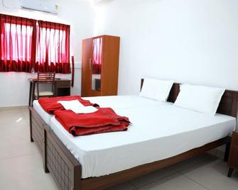 Sky Residency Lodge - Thrissur - Slaapkamer