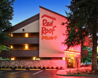 Red Roof Inn Plus+ Atlanta - Buckhead - אטלנטה - בניין