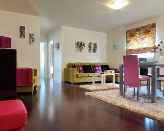 2-bedr. apartment on Av. Vasco da Gama, Póvoa de Varzim. Two minutes from the beach! - Póvoa de Varzim - Salon