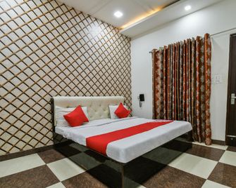 Hotel O Apple Inn - Bharatpur - Schlafzimmer