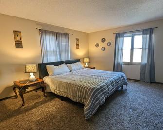 5 minutes away from Campus and Statefarm Stadium, 2min away from Willard Airport - Savoy - Bedroom