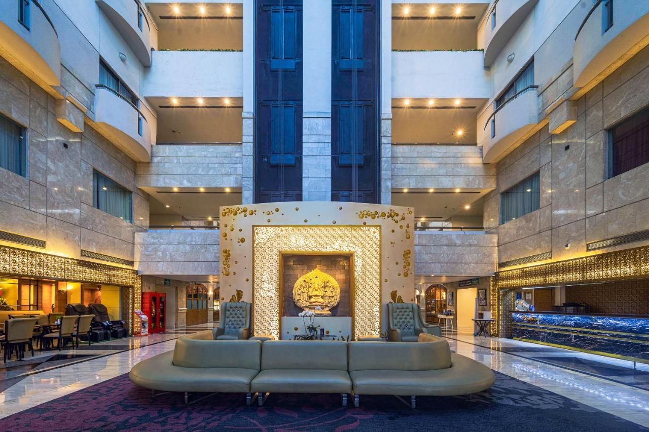 Surabaya Suites Hotel Powered by Archipelago thumbnail 2