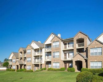 Landing Apartments - Atlanta - McDonough - Building