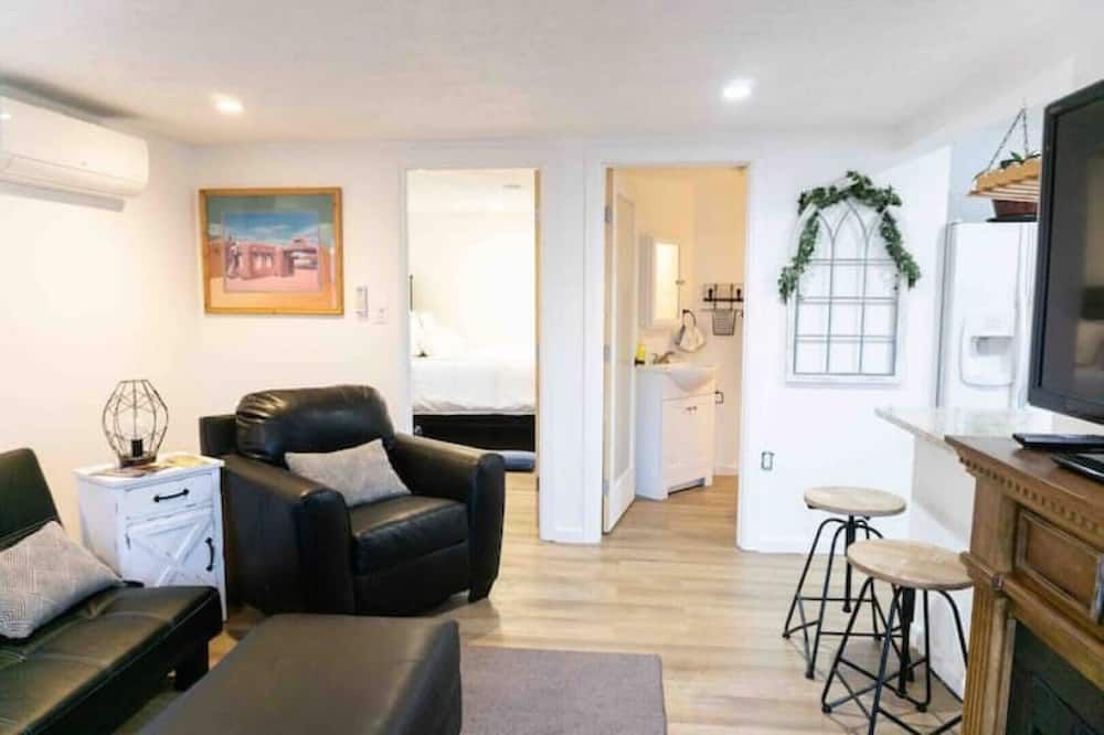 Charming Rosie's Cottage Self-Check In - Alburquerque - Sala de estar