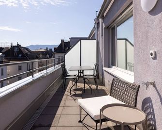 Ema House Serviced Apartments Superior Seefeld - Zúrich - Balcón