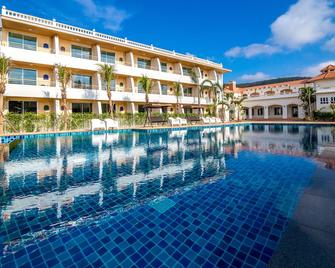 Villa Blanca Hotel & Restaurant - Khlong Khut - Pool