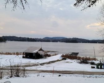 Chalet with great lake view - Gracefield - Outdoors view