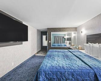 Hotel Opus Bronx Near Bay Plaza Mall - Bronx - Schlafzimmer