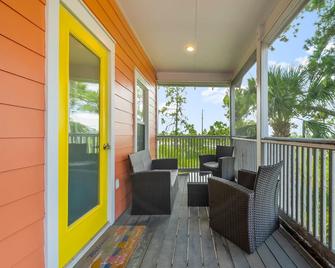 Pet Friendly Beach House - Sandy Toes - Port St. Joe - Balcón
