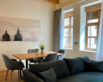 Prisma Suites - Salamanca - Sala de estar