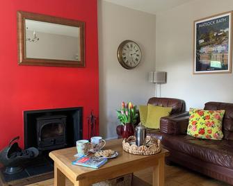 A Peaceful Location, Within A Few Minutes Walk Of The Amenities Of Matlock Bath - Matlock Bath - Living room