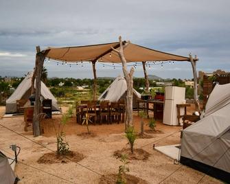 Welcome To Camp - Santos - Todos Santos - Patio