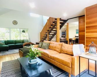 Central Private Bridgehampton home - Bridgehampton - Living room