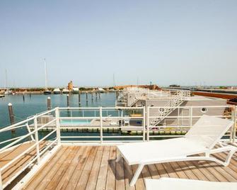 Marina Blu Floating Resort Rimini - Rímini - Balcón