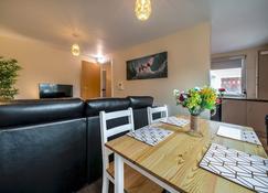 1 Bd Apt in Historical W Belfast Close to Centre - Belfast - Dining room