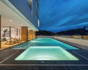 Kokotel Rayong Beachfront - Ko Samet - Bazén