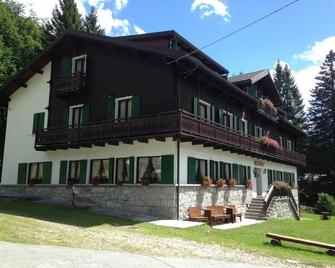 Casa Alpina Don Guanella - Macugnaga - Building