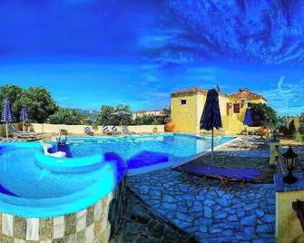 Agrilionas Beach Apartments - Marathokampos - Zwembad