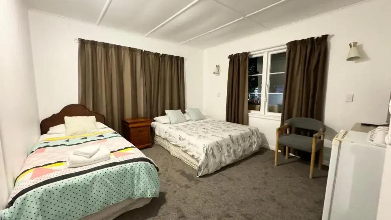 Rainbow Motel & Guest House
