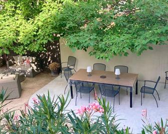 Authentic Mas Provençal near Mont-Ventoux with private pool - Mazan - Патіо