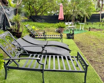 Miami Townhouse with Patio Gazebo - Miami - Patio